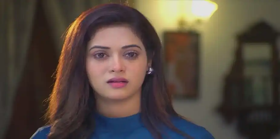 Maya Embraces Seenu | Sandhya Raagam