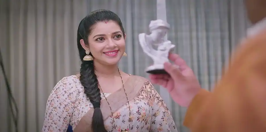 Goutham Shares His Pain with Bhoomika | Amruthadhaare