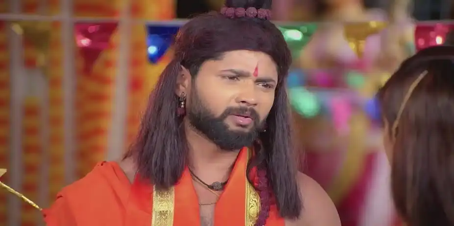 Maya's Fitting Reply to Seenu | Sandhya Raagam