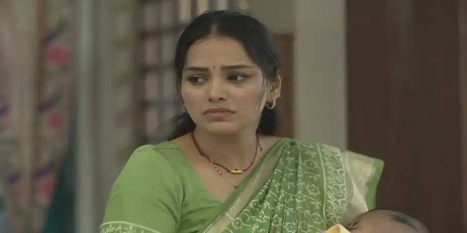 Maithili Ties the Holy Thread on Reema | Saatvya Mulichi Saatvi Mulgi