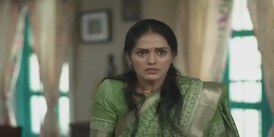 Maithili Ties the Holy Thread on Reema | Saatvya Mulichi Saatvi Mulgi