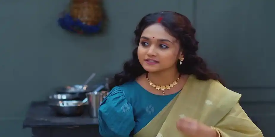 Roddur Pulls Moyna's Leg | Puber Moyna