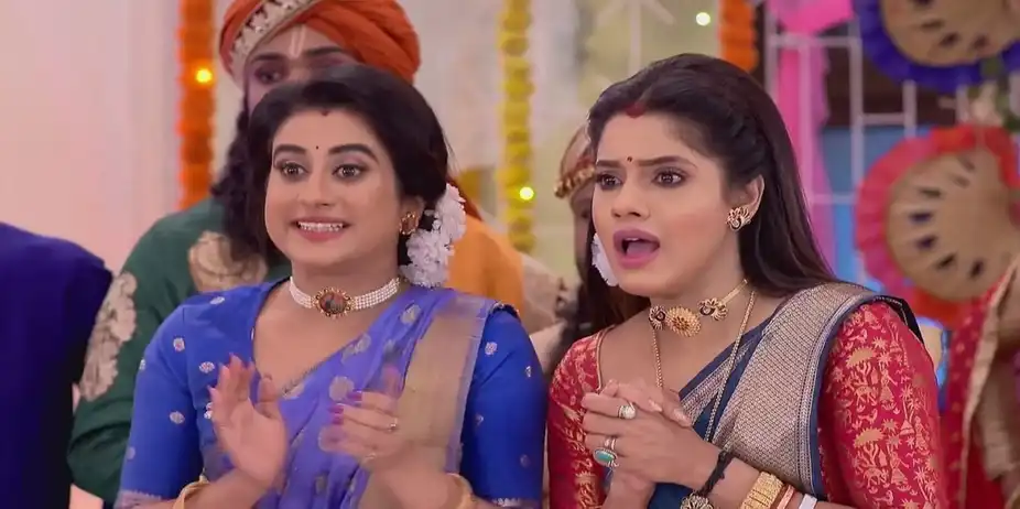 Diti Breaks the Pot with a Slingshot | Mala Bodol