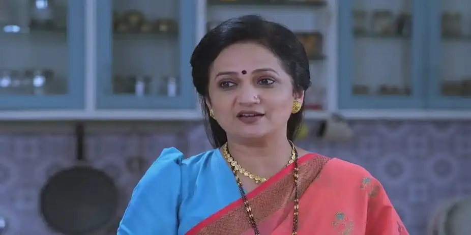 Charulata Praises Adhipati | Tula Shikvin Changlach Dhada