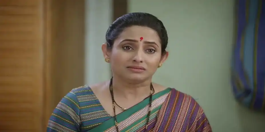 Raghunath and Uma Try to Convince Lali about Ovi | Sara Kahi Tichyasathi