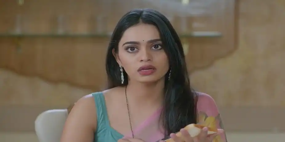 Sampada Asks for Permission to Go to the Chawl | Shiva