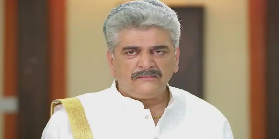 Daddy Aims a Gun at Shalan | Lakhat Ek Amcha Dada