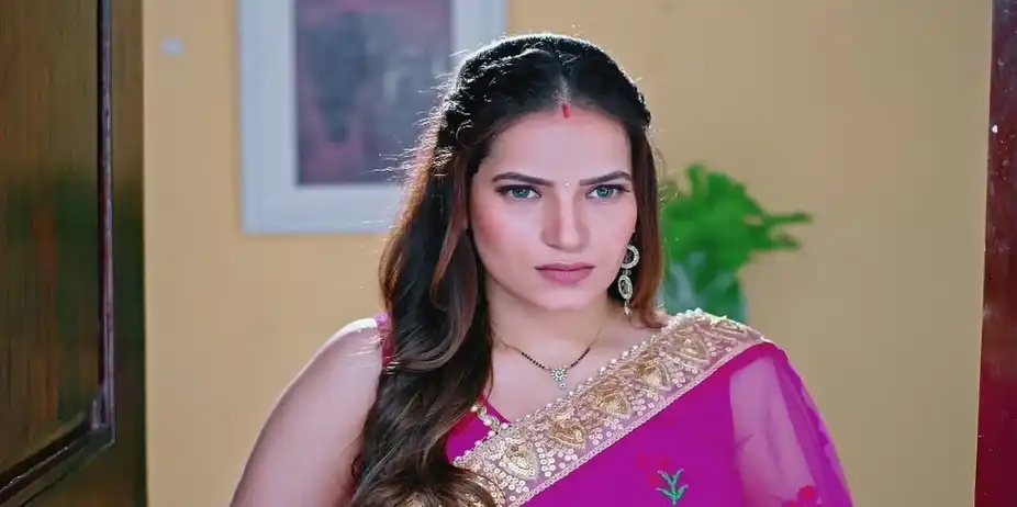 Reet States Her Plight to Chandan’s Picture | Gal Mithi Mithi