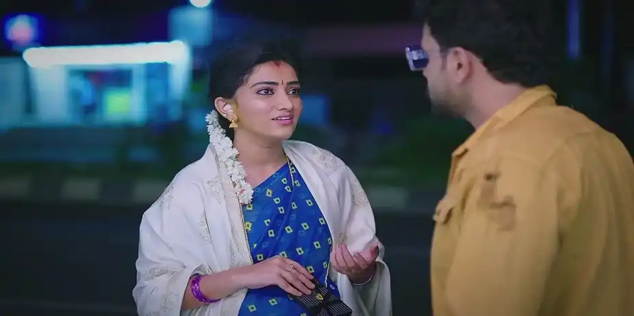 Jaydev Scolds Malli | Amruthadhaare
