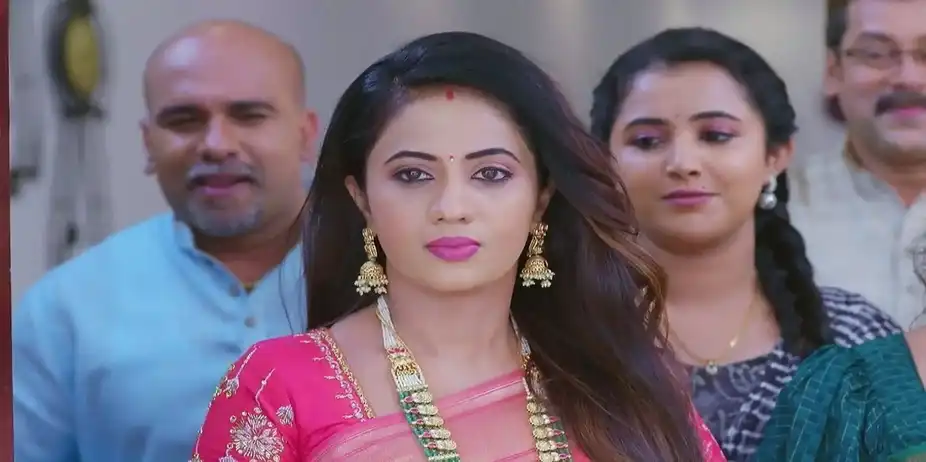 Prabhakar Tries to Annoy Soundharya | Brahmagantu