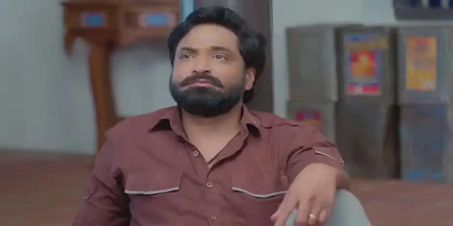Bharani Persuades Vaikuntham to Eat | Anna