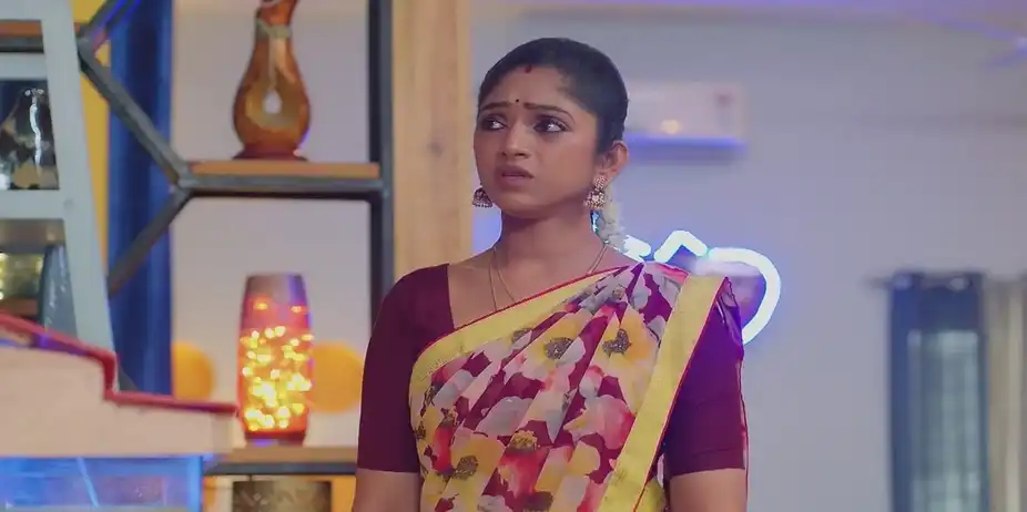 Rani Laments Before Bommi's Picture | Ninaithale Innikkum