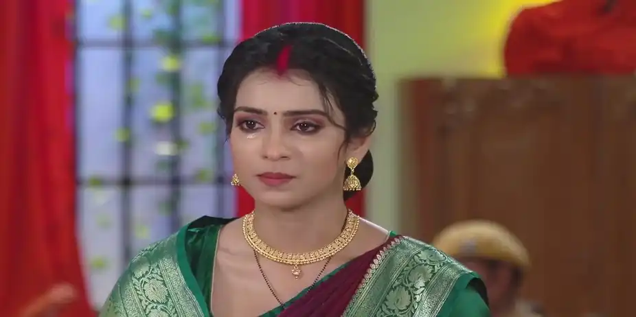 The Police Officer Scolds Madhu | Madhura Sansara