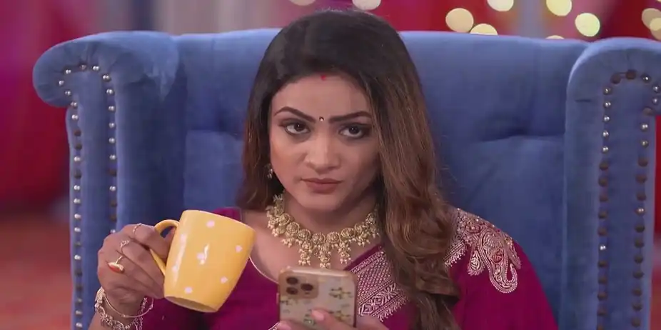 Manini Taunts Debjani | Tu Khara Mun Chaai