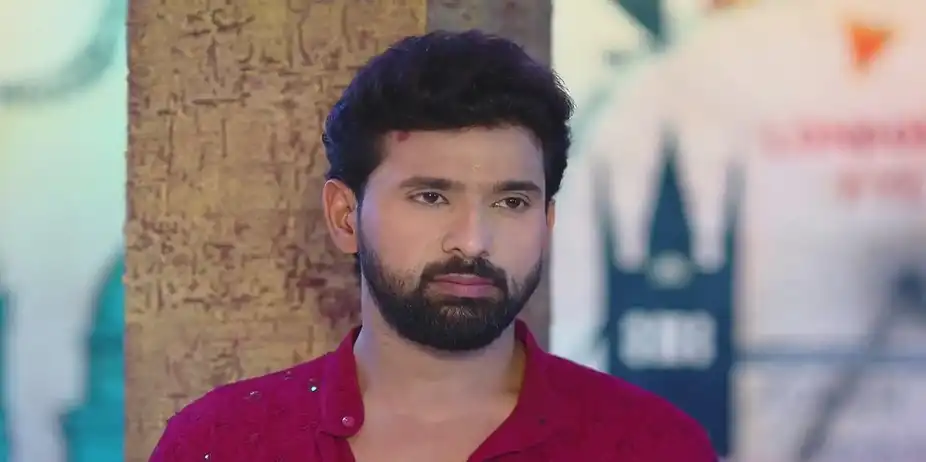 Mayank Hides from Bhagya and Adarsh | Bhagya Rekha