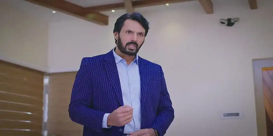 Goutham Assures a Nervous Partha | Amruthadhaare
