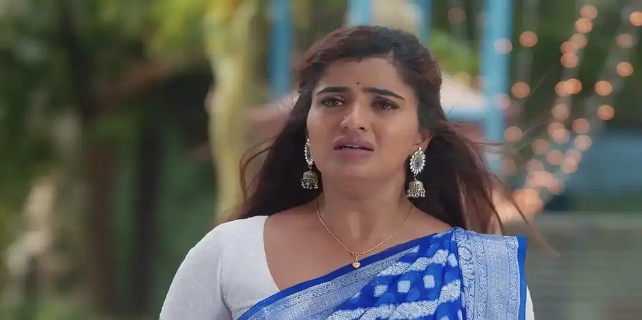 Indhumathi Seeks Deepa's Help | Ninaithen Vandhai