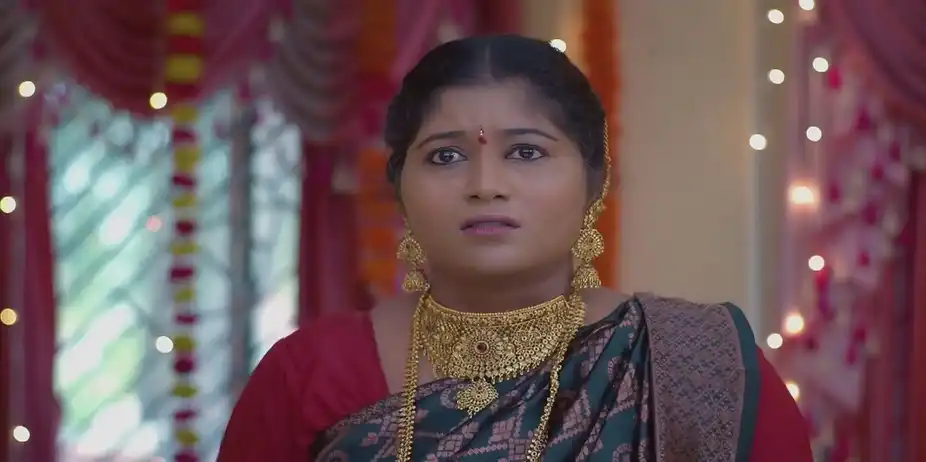 Manohari Seeks Selvi's Help | Ninaithen Vandhai