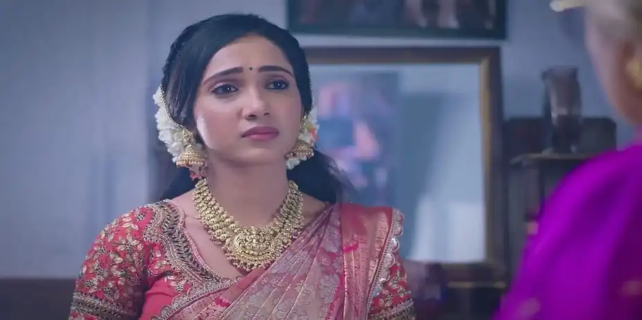 Lalita Devi Hides Her Tears from Shravani | Shravani Subramanya