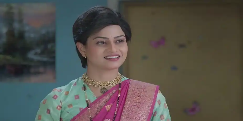 Vandana Stops Divya from Coming Home | Shiva