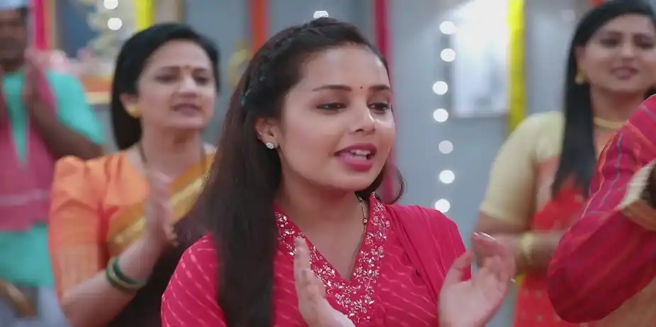 Omkar Inspects the Decorations Made by Ramesh | Tula Shikvin Changlach Dhada