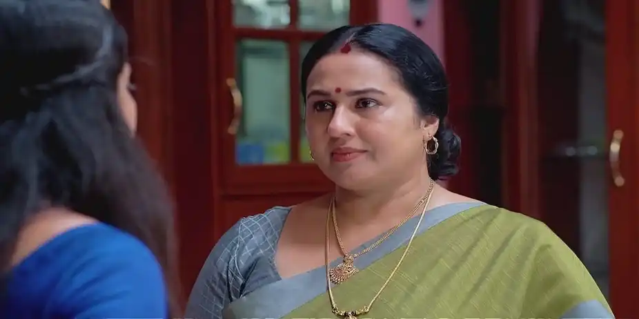 Vasundhara Tends to Ashwathy | Shyamambaram