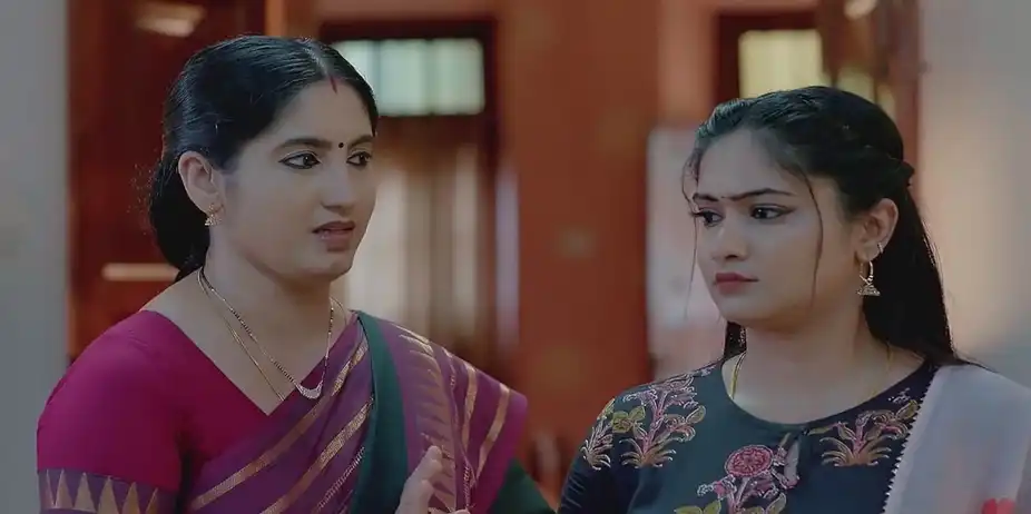 Meenakshi Tells Nandhini of Her Doubts | Valsalyam