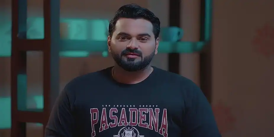 Karthik and Meenakshi Share a Moment | Valsalyam