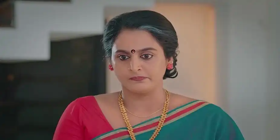 Sagar Has a Word with Rakhi | Manathe Kottaram