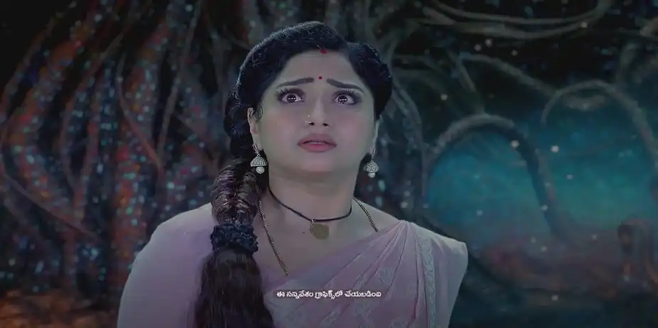 Gayatri Helps Shiva Touch the 'Jwalamani' | Trinayani
