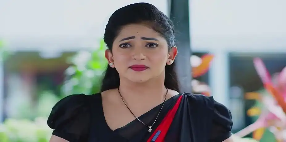 Rathod Tries to Signal to Bhagamati | Nindu Noorella Saavasam