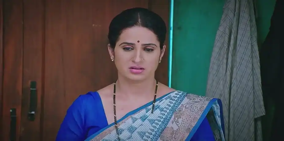 Bhavana Feeds Srinivas | Lakshmi Nivasa