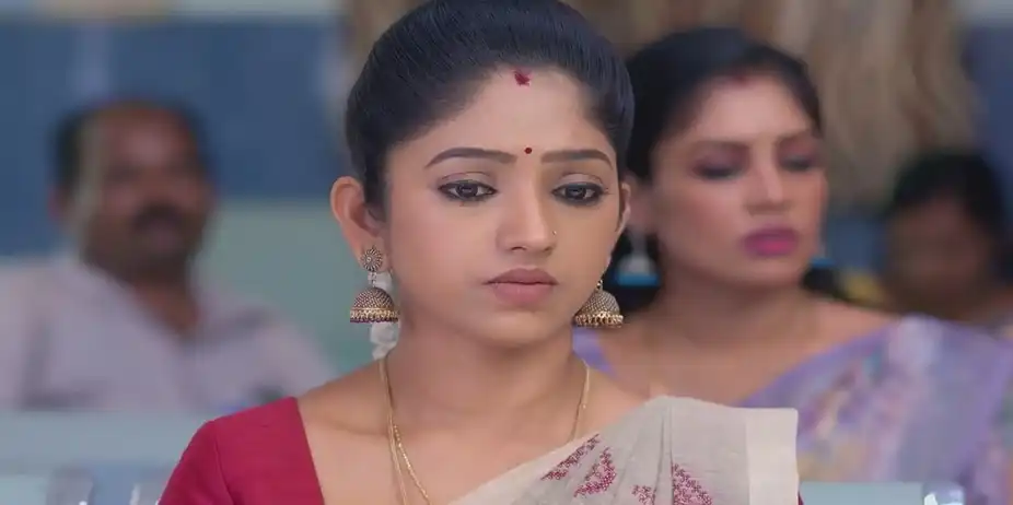 Lekha Transforms into a Pregnant Woman | Ninaithale Innikkum