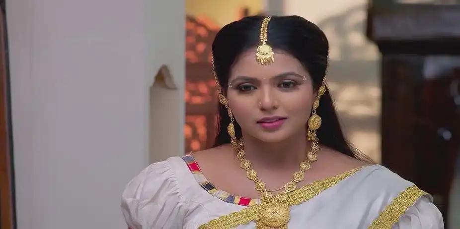Lekha Hypnotises Siddharth | Ninaithale Innikkum