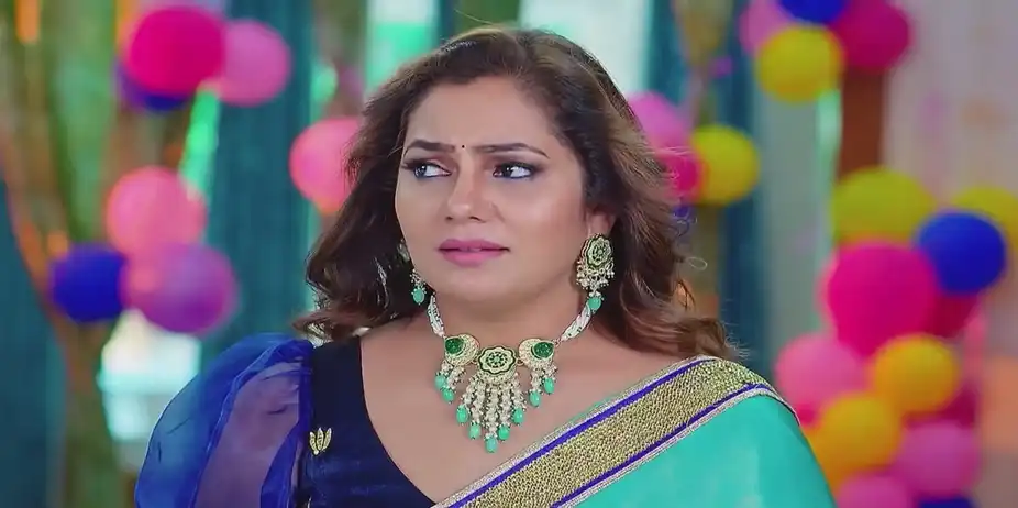 Nagaveni Wishes to Check Uluchi's Feet | Trinayani