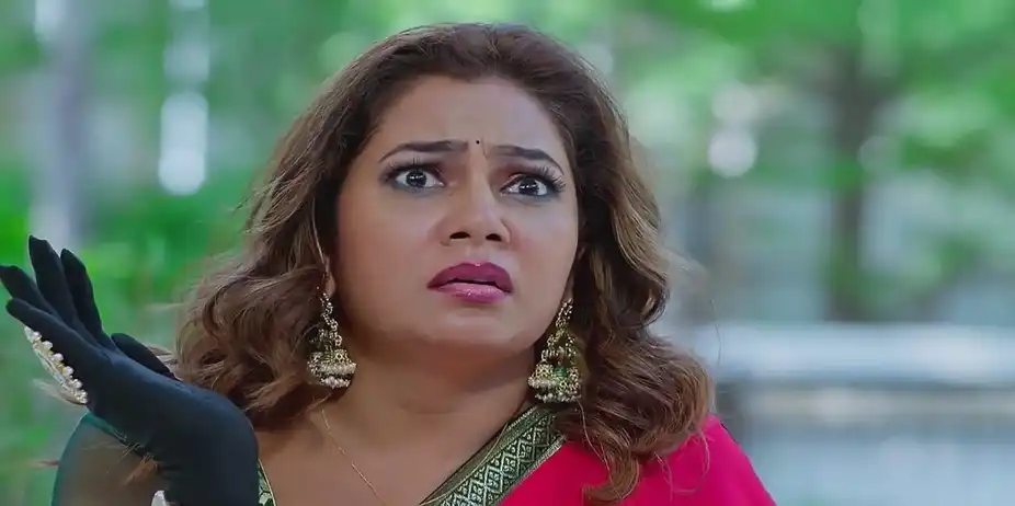 Trinayani Questions Tilottama about Her Bag's Items | Trinayani