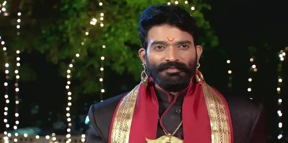 Dhananjaya Swaps the 'Nagamani' with a Fake One | Naagamandala