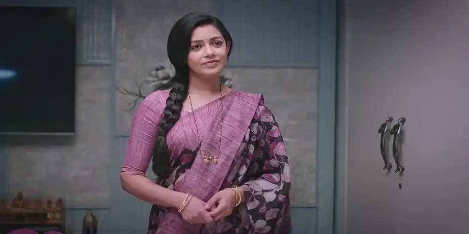 Goutham Tells Bhoomika about a Tender | Amruthadhaare