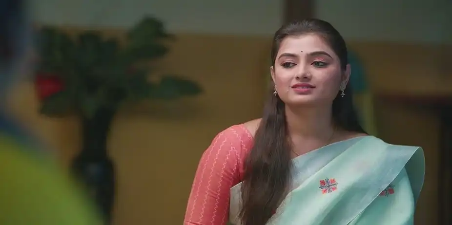 Tulja Asks Surya to Pawn Her Ring | Lakhat Ek Amcha Dada