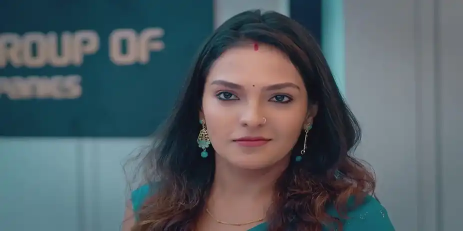 Rakhi Terminates Vandana | Manathe Kottaram