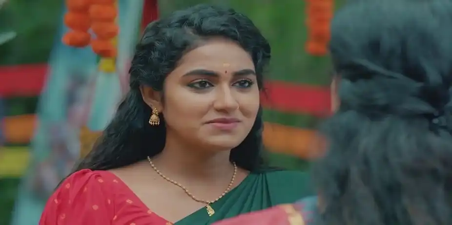 Radhika Consoles Yashodha | Snehapoorvam Shyama