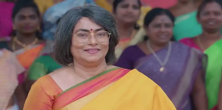 Madhumitha Guides Goutham | Nenjathai Killathe