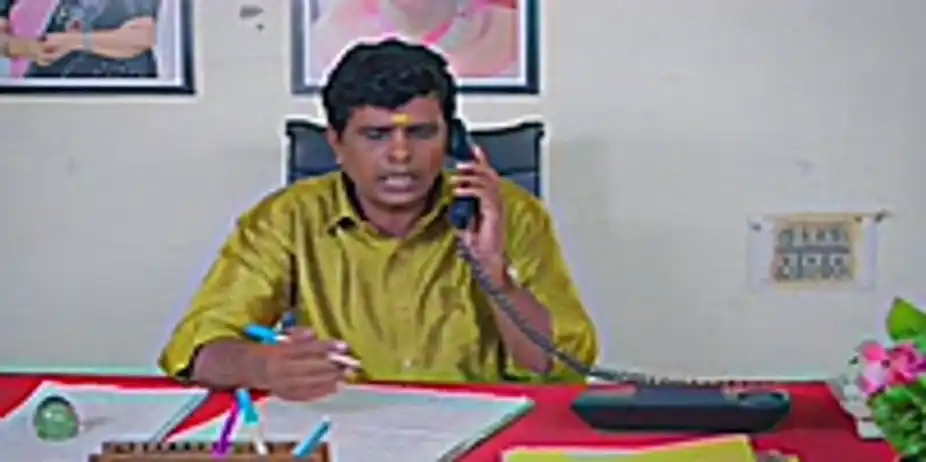 Karthikeyan Gives an Idea to Geeta | Karthigai Deepam