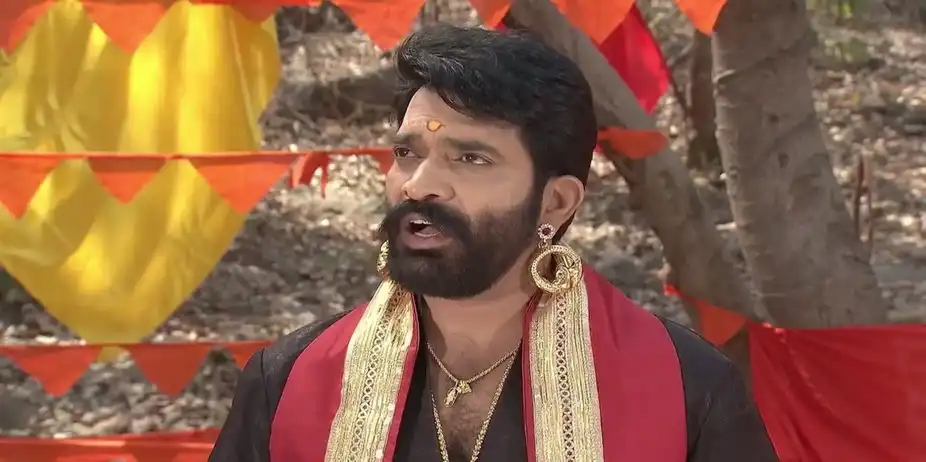 Bhadravathi Sees the 'Nagamani' with Dhananjaya | Naagamandala