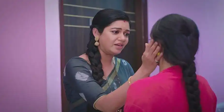Bhoomika Boosts Malli's Morale | Amruthadhaare