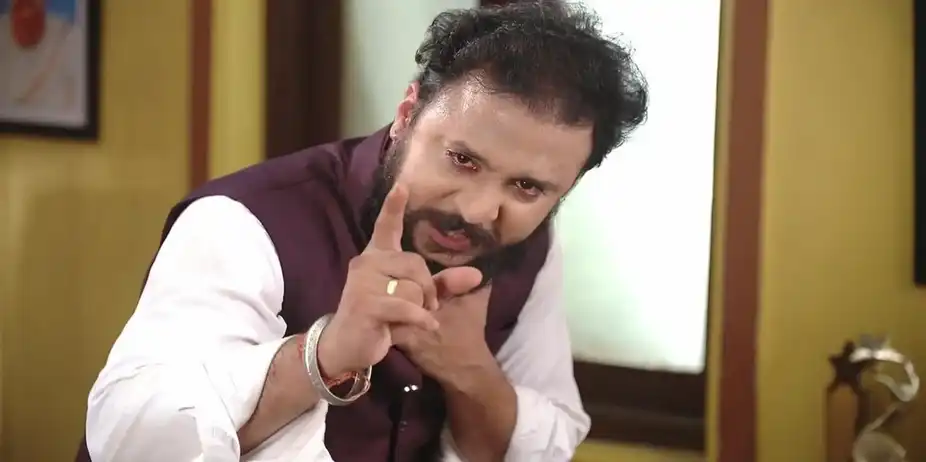 Bishnu Tries to Strangle Devraj | Suna Jhia
