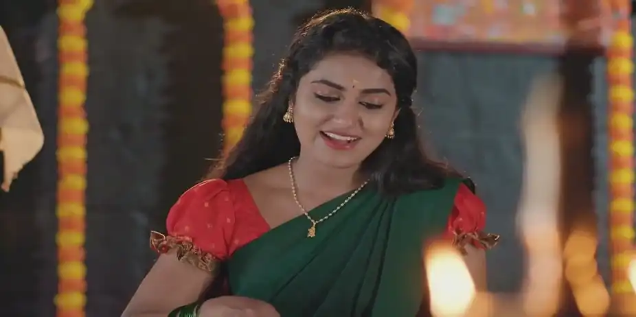 Radhika Puts Rangoli | Snehapoorvam Shyama