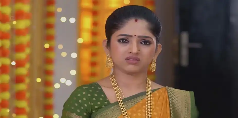Rani Prays to Bommi | Ninaithale Innikkum