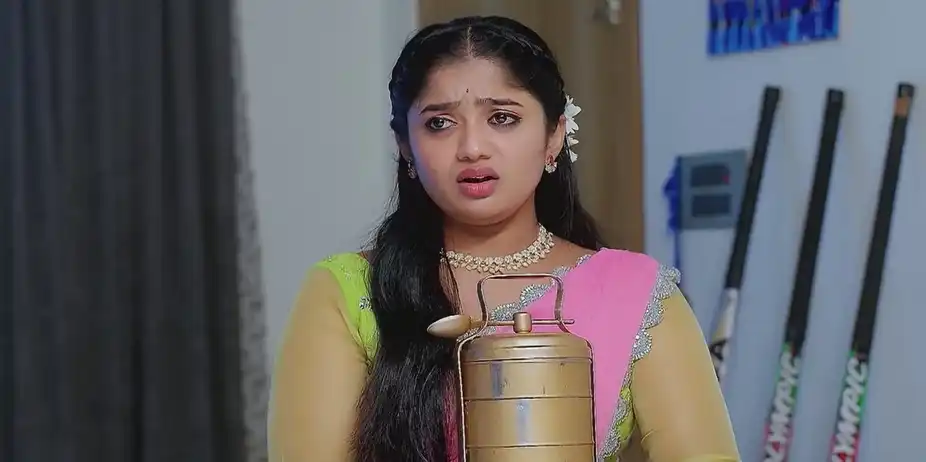 Rajalakshmi Feeds Sweet to Shaurya | Sandhyaraaga