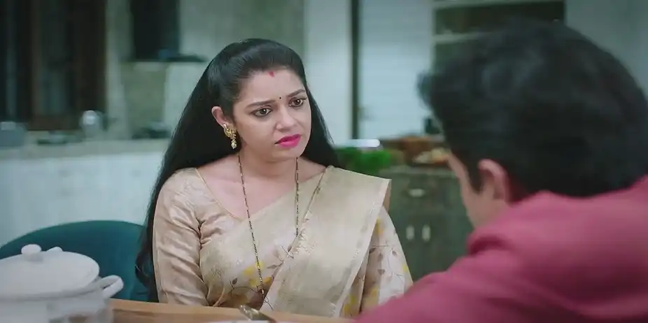 Bhoomika Learns about Shakuntala's Request | Amruthadhaare